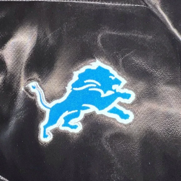 Detroit Lions Black Puffer Jacket - Picture 2 of 4